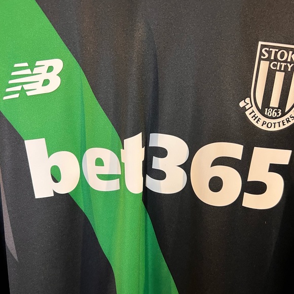 2015/2016 Stoke City Long Sleeve Away Jersey. - Picture 8 of 10